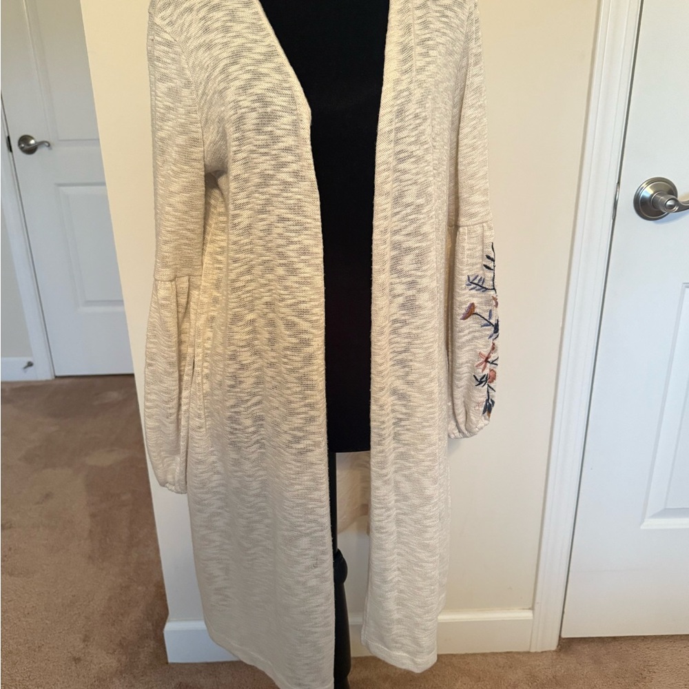 Eyeshadow Cream Embroidered Cardigan